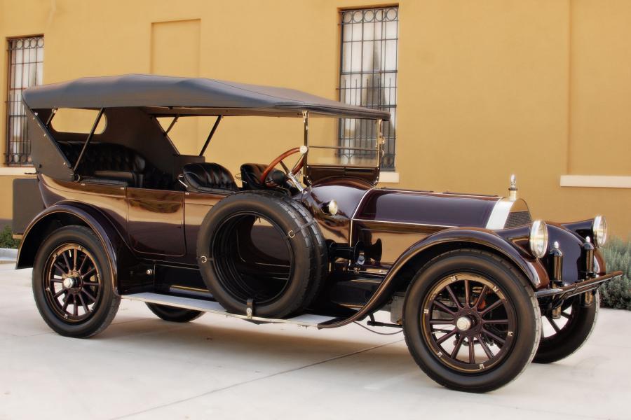  Pierce-Arrow Model 48 7-Passenger Touring 1915 года  (фото 1 из 16)